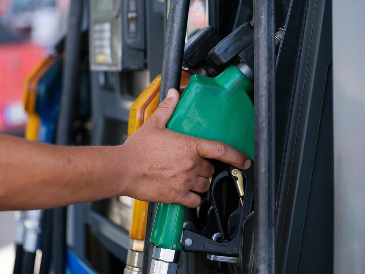 Government urges calm amid fuel shortage rumours - South African business and economy