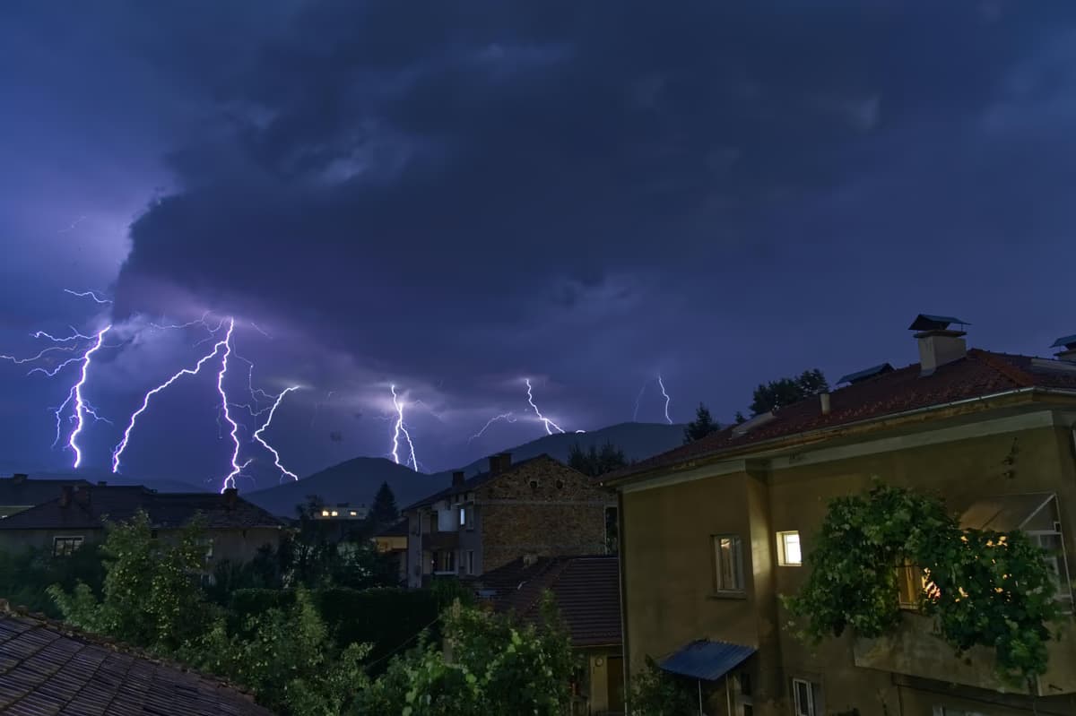 Severe thunderstorm warning issued for Gauteng and Mpumal... - South African South African news