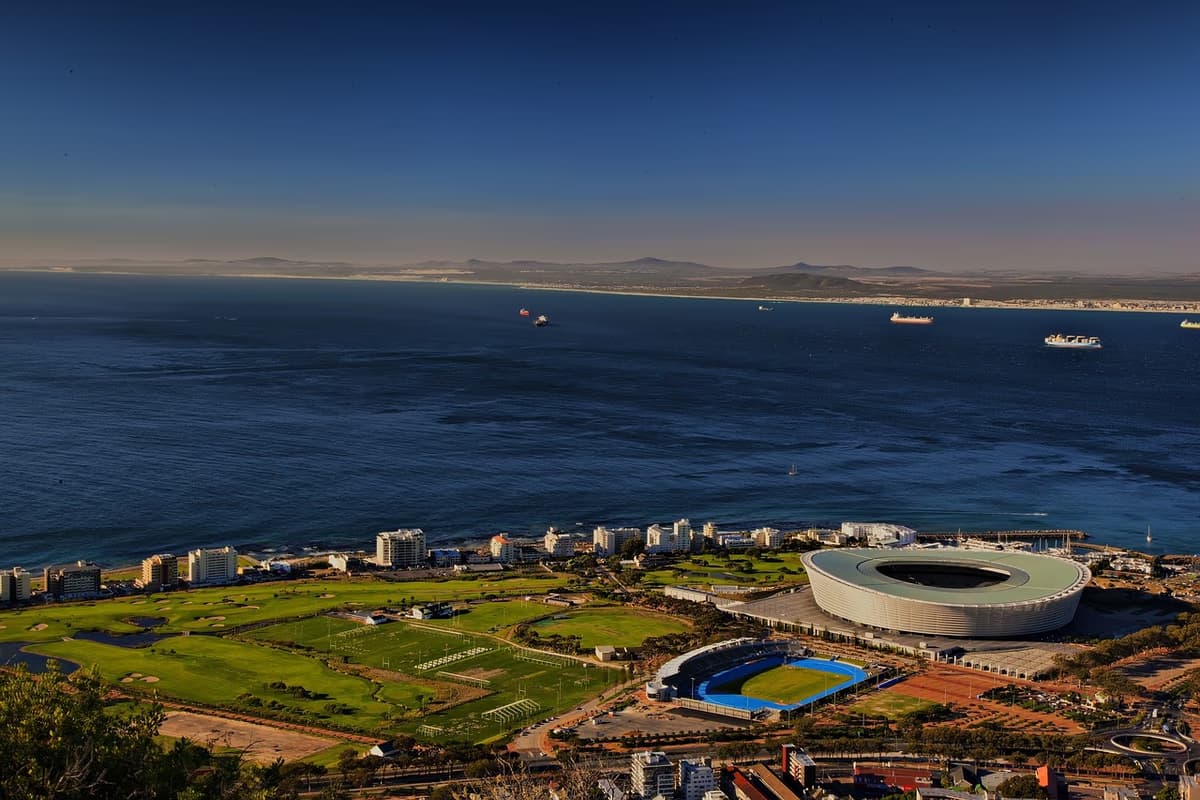 Gibbons and Bone triumph in windy Cape Town Cycle Tour - South African news